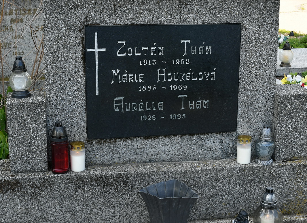 Hrob otca a mami Komarno 