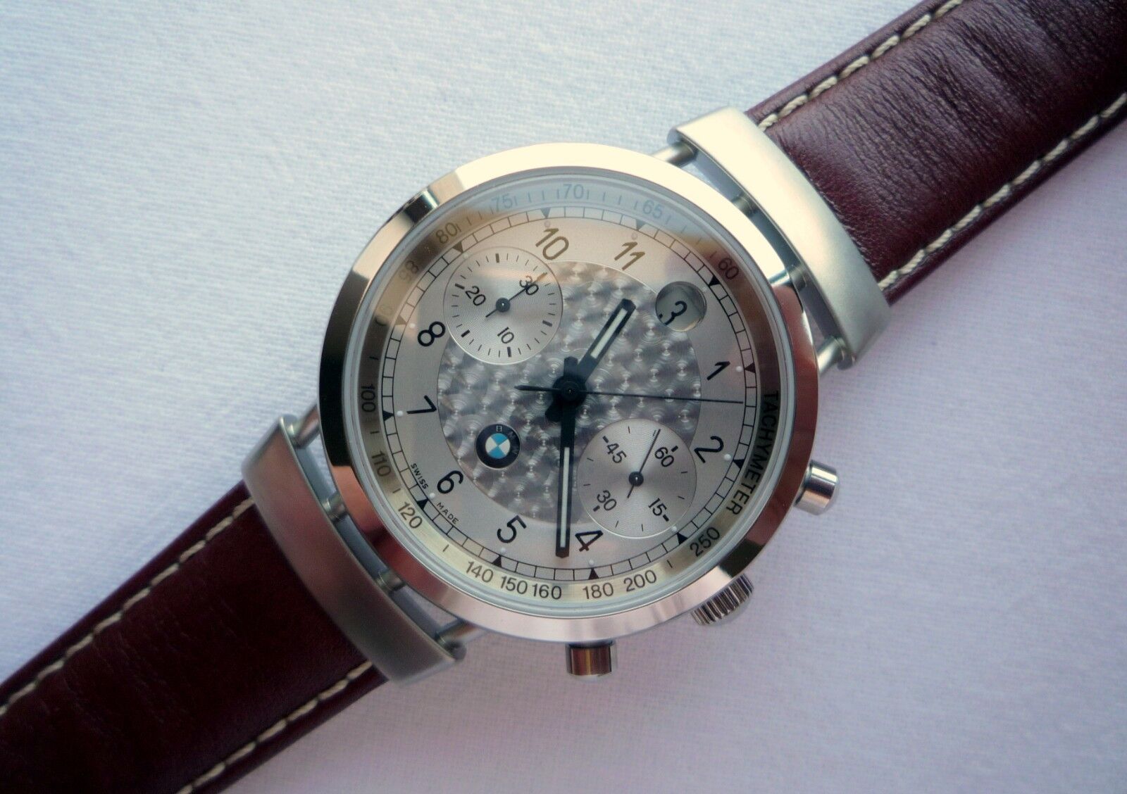 bmw-328-classic-racing-car-accessory-mille-miglia-swiss-made-chronograph. watchvv